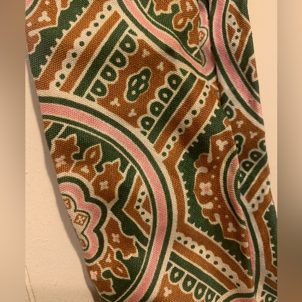Vintage Longchamps all linen mandala shape design pink green tan tie - Picture 4 of 5